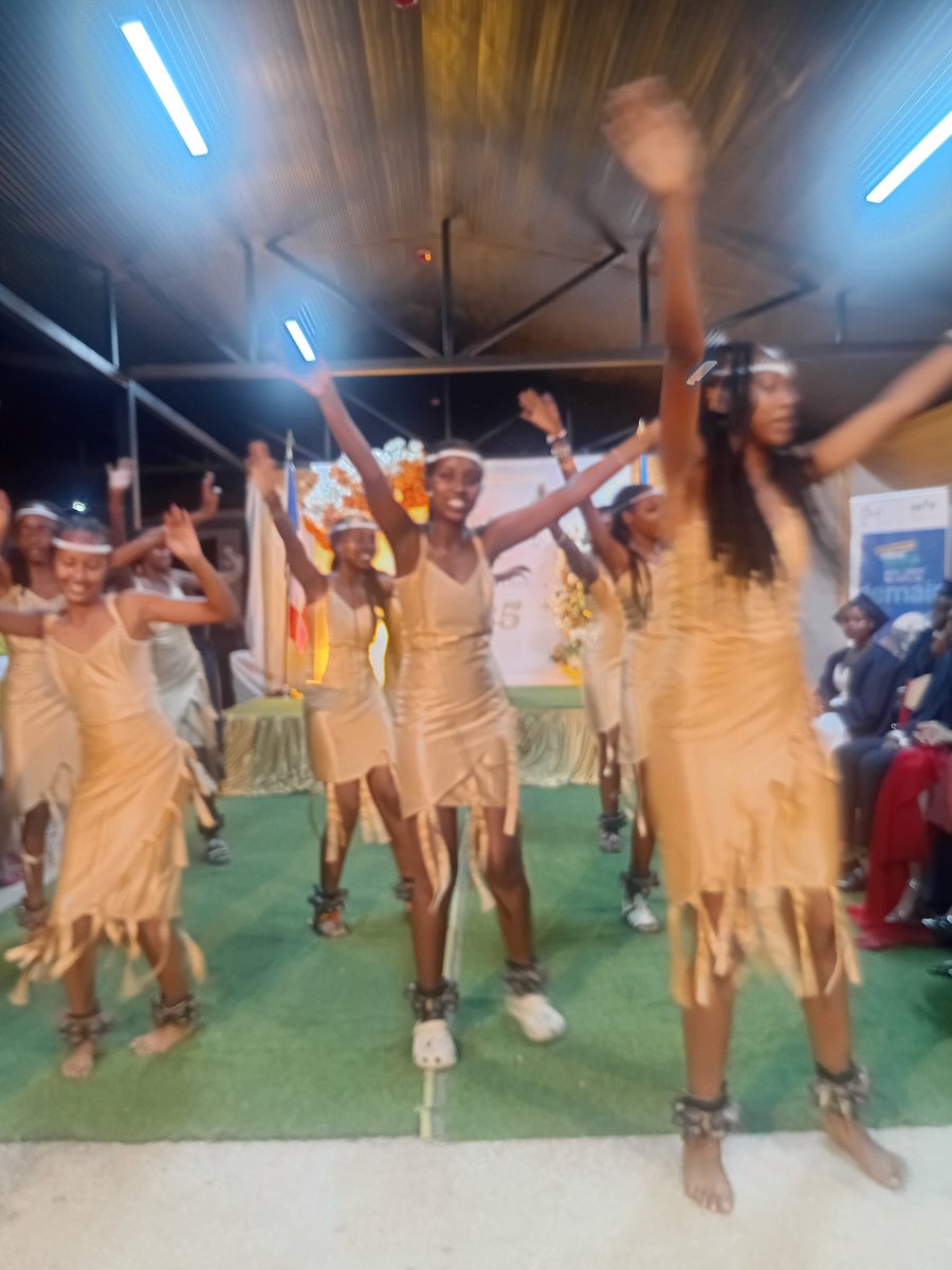 antoine_anfre's tweet image. Inauguration du nouveau bâtiment de l'Ecole Francophone Antoine de Saint-Exupéry de #Kigali en présence du DG du @REBRwanda : l'EFASE continue à monter en puissance grâce aux enseignants, aux personnels de direction, aux élèves et à leurs parents
@aefeinfo
#Kwibohora31