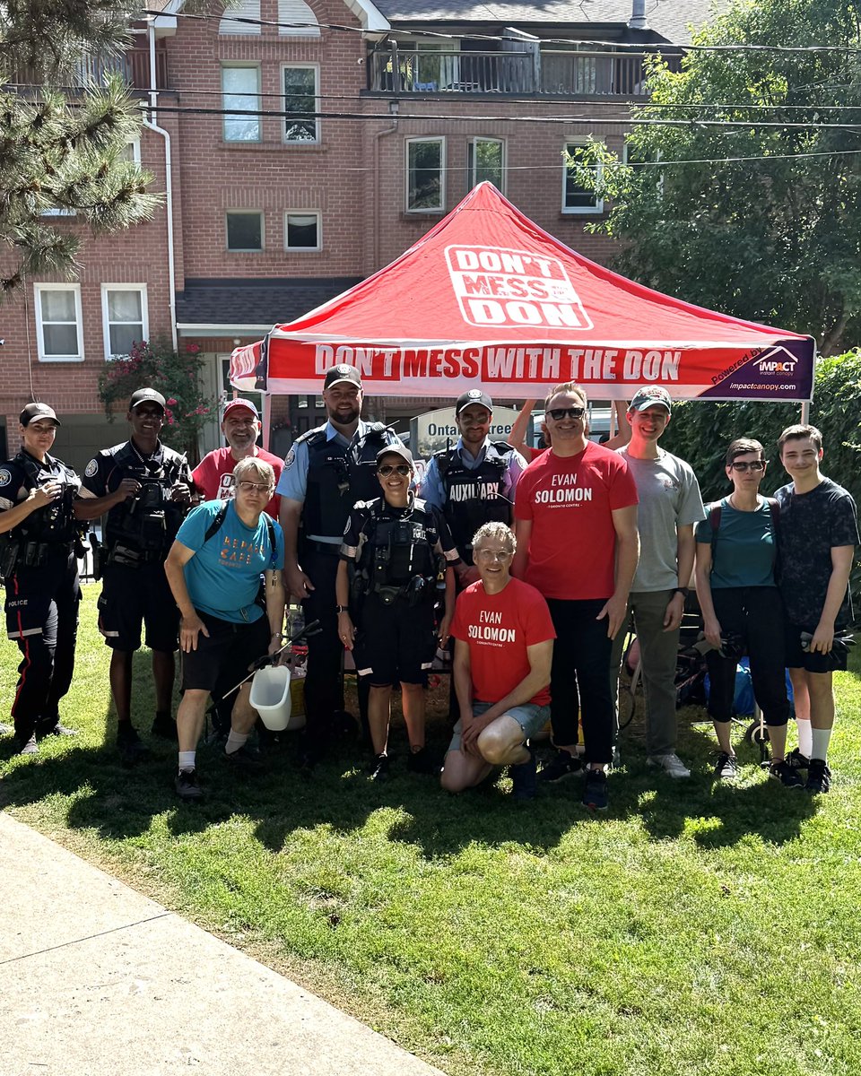 EvanLSolomon's tweet image. Our team was out to support the Moss Park Community Clean Up — removing graffiti, picking up litter, and helping tidy local parks. Thanks to Toronto Police, Don’t Mess with the Don, and all who pitched in. A little effort goes a long way in keeping our spaces safe and welcoming.
