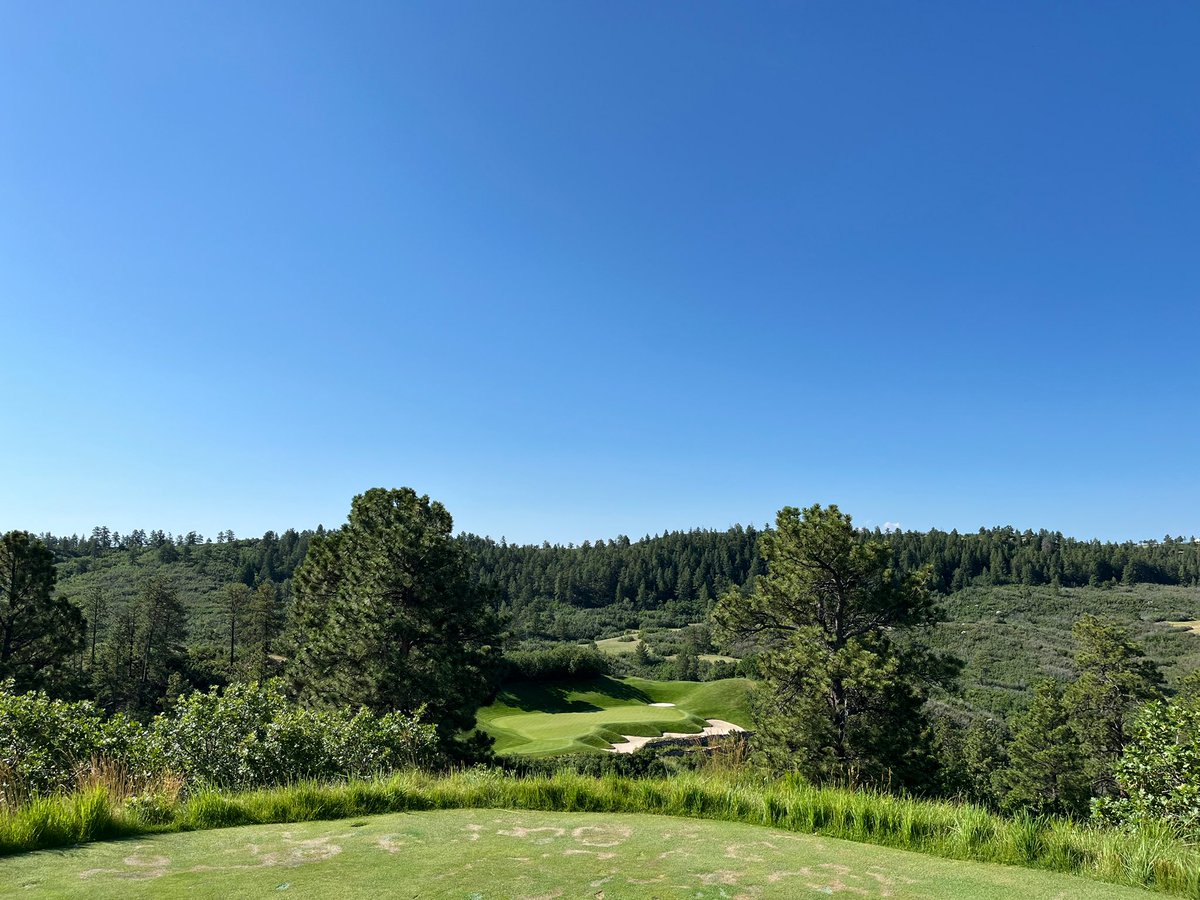 awesome_courses's tweet photo. Sanctuary Golf Course, Sedalia Colorado. The course is private BUT has no members. Pretty cool that the owner hosts about 25 charity golf tournaments every year and they’ve raised over $124 million net dollars for charity. They also donate foursomes to be auctioned for charity. https://t.co/VERf5i2GyN