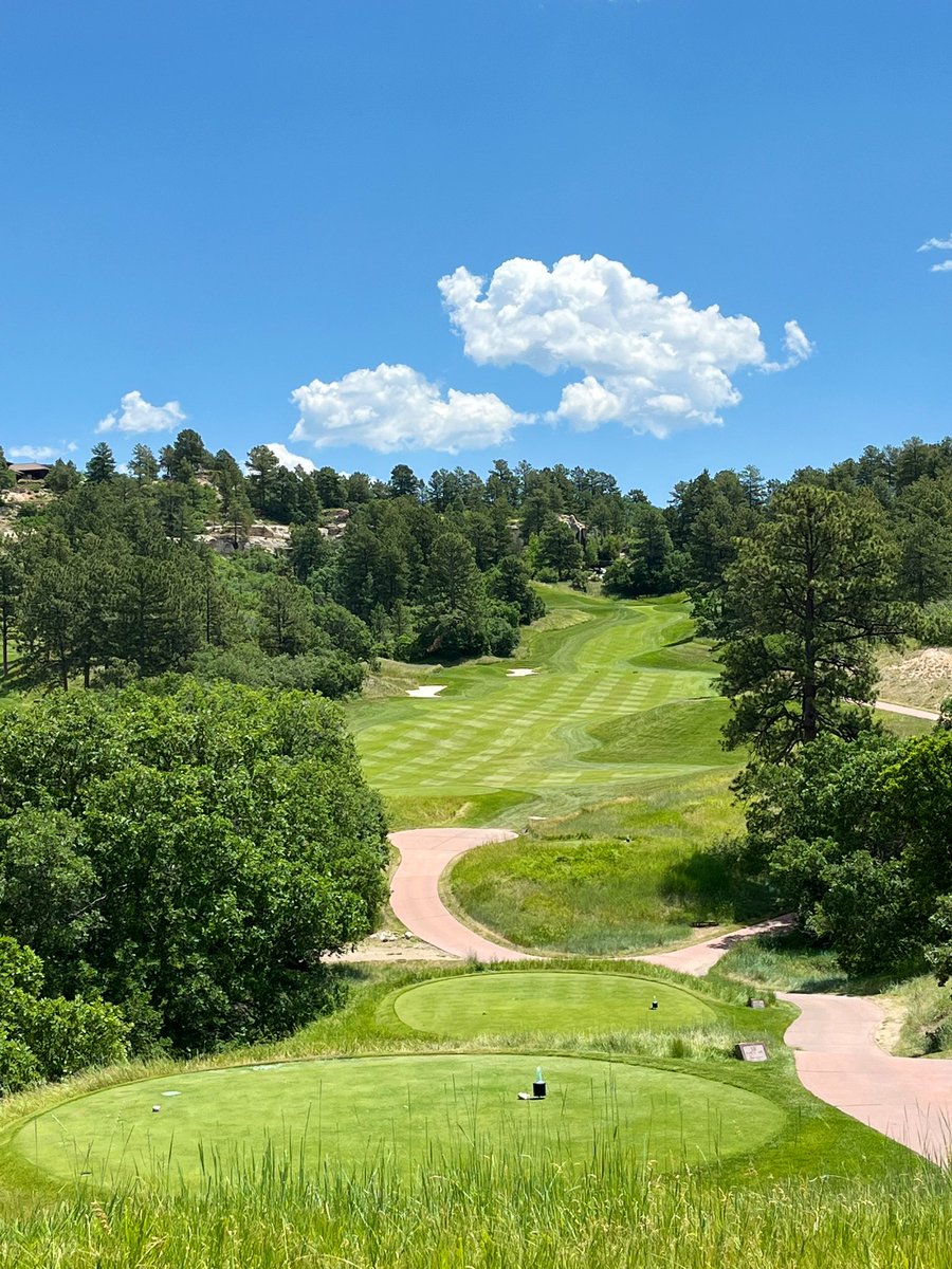 awesome_courses's tweet photo. Sanctuary Golf Course, Sedalia Colorado. The course is private BUT has no members. Pretty cool that the owner hosts about 25 charity golf tournaments every year and they’ve raised over $124 million net dollars for charity. They also donate foursomes to be auctioned for charity. https://t.co/VERf5i2GyN