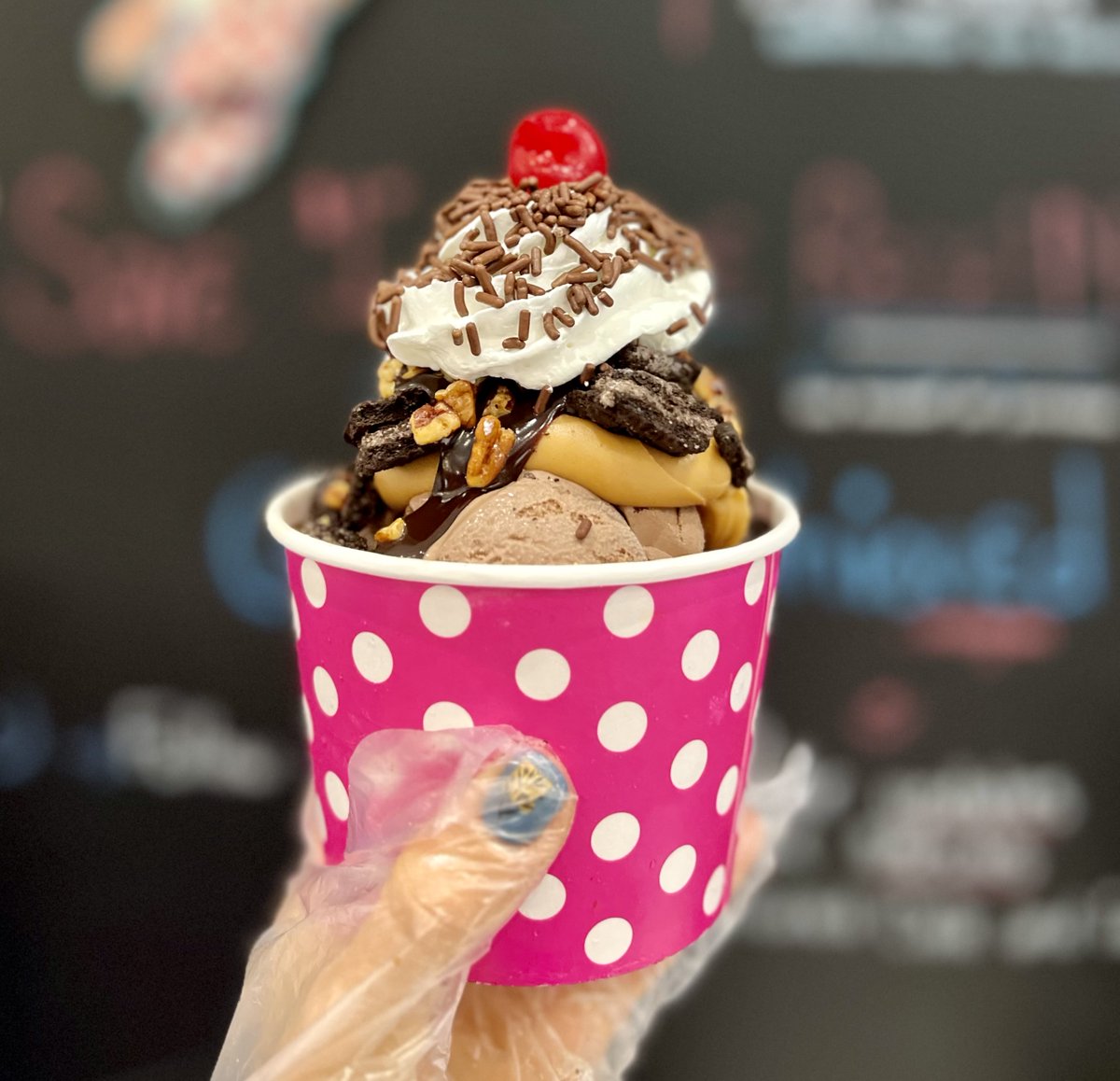 YeOleCHS's tweet photo. 🥵 Raise your hand if you need some ice cream!🙋🏾🙋🏻♀️🙋🏽♂️
#yeolefashioned #chseats #holycityeats #chucktowneats #eaterchs #bitesofchs #chstoday #charleston #familyowned #hotdogs #BLTs #sandwiches #icecream #burgers #milkshakes #sundaes https://t.co/psWQQDW6b1