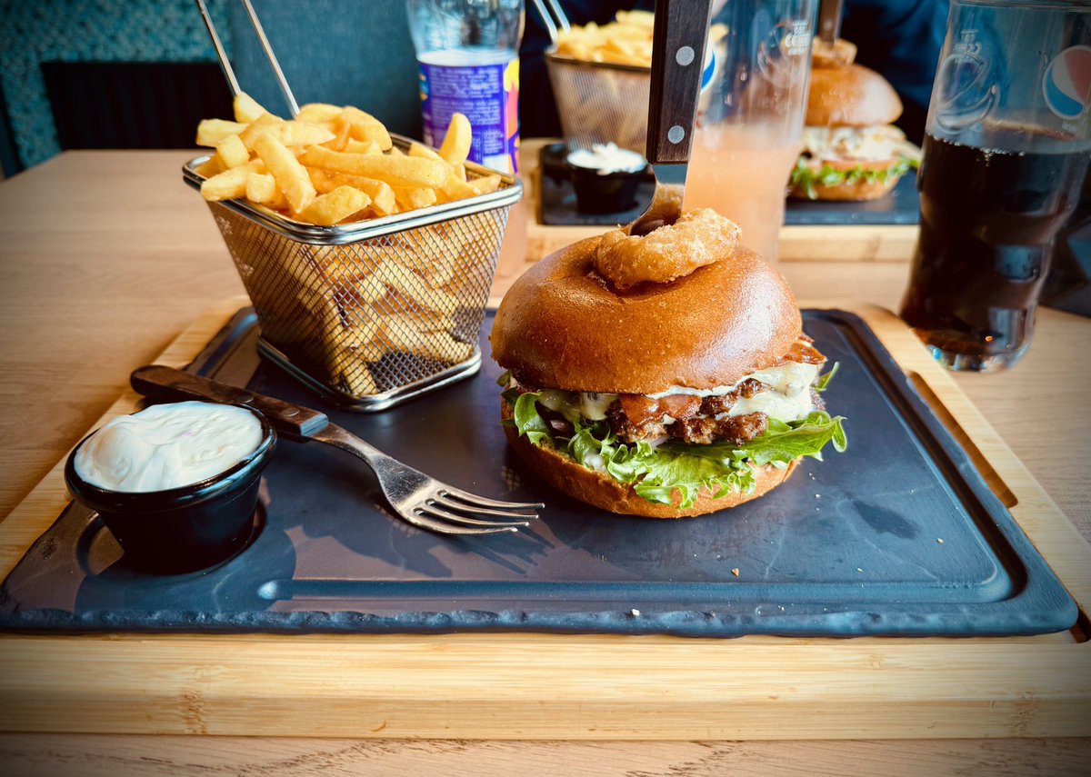 Päivän ravintosuositus menee David Burger Valkeakoski 👍