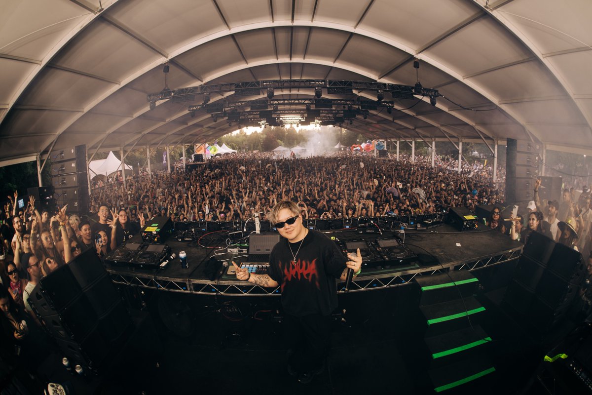 iamdabinlee's tweet image. fvded fam photo!! y&apos;all packed that tent outtt 

always a pleasure playing for van city / bc 🫶