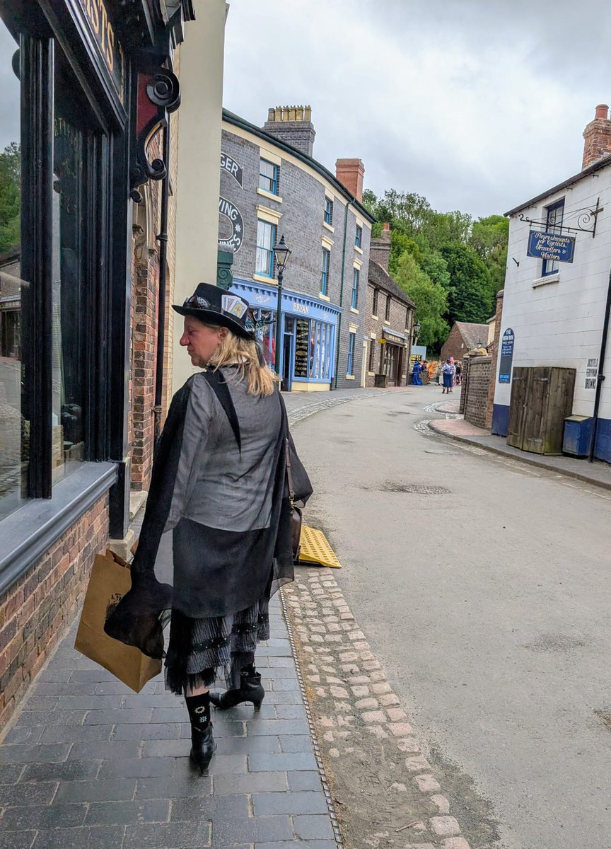 Rebecca Seaton tweet media