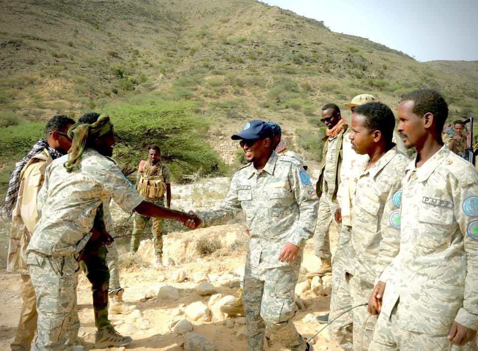 PL_CTOperations's tweet image. Miiraale | July 5, 2025: Gen. Abdulrab Nour, Director General of @PMPFOfficial, visited frontlines in the #Calmiskaad Mountains. He met with officers & troops, commending their success in clearing #ISIS terrorists from the area.
#Miiraale #Puntland #CounterTerrorism #Somalia