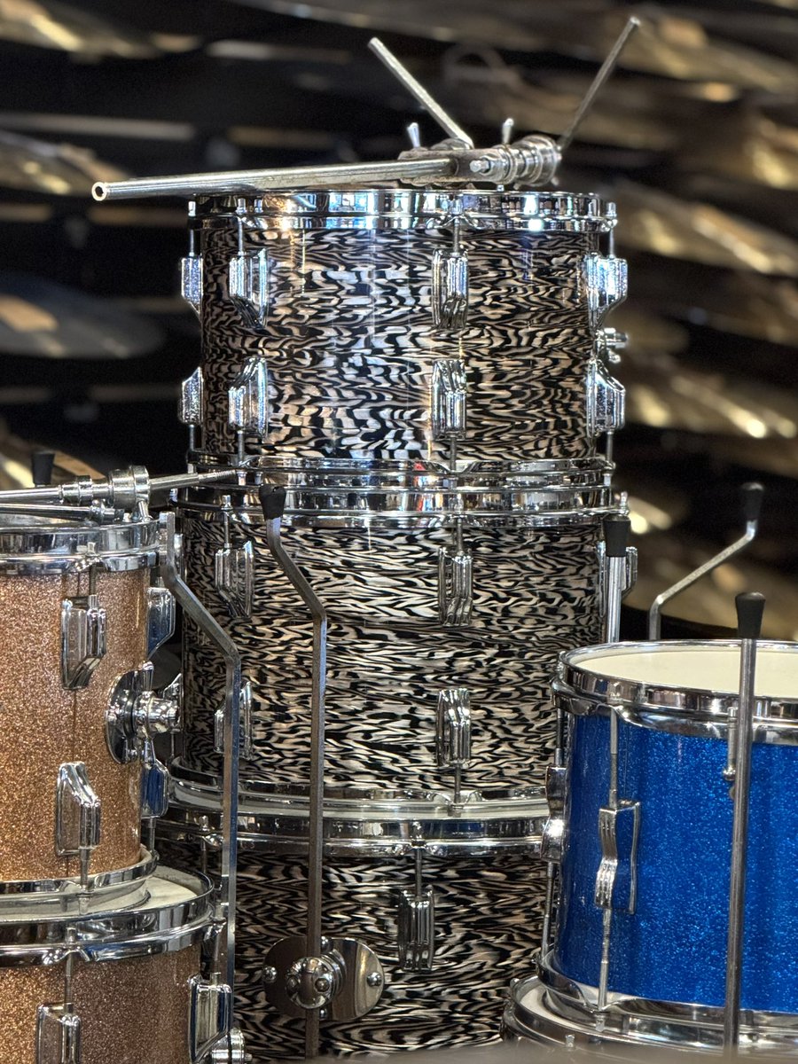 badgesdrumshop's tweet image. The drums are abundant and the doors are open. 

Badgesdrumshop.com
127 W Main St 
Mason, OH
Tue-Thur 12-7pm
Friday-Sat 12-5pm

#rogers #drumkits #drumset #drummer #drumlife #masonohio #cincinnati #vintagedrums