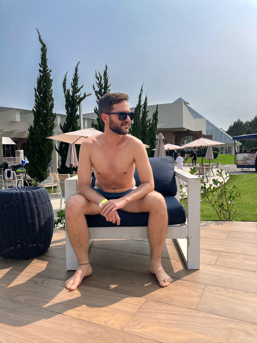 victorbjm's tweet photo. Algoritmo, me aproxime de pessoas que gostem de homens pequenos, magros e cabelos escuros. Obrigado! https://t.co/JQKSHOIZyN