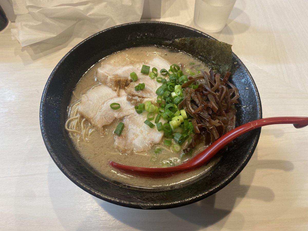 azrael_raphael's tweet photo. 日進市
濃厚豚骨 台湾まぜそば なつき
濃厚豚骨、半チャーハン、元味豚骨

駅前の深夜もやってる九州豚骨系🍜
チャーハン美味い、替え玉もできボリュームもある🤤
ふらっと寄ったけどめっけもんでした😊

#ラーメン
#なつき https://t.co/FSMSDup7OB