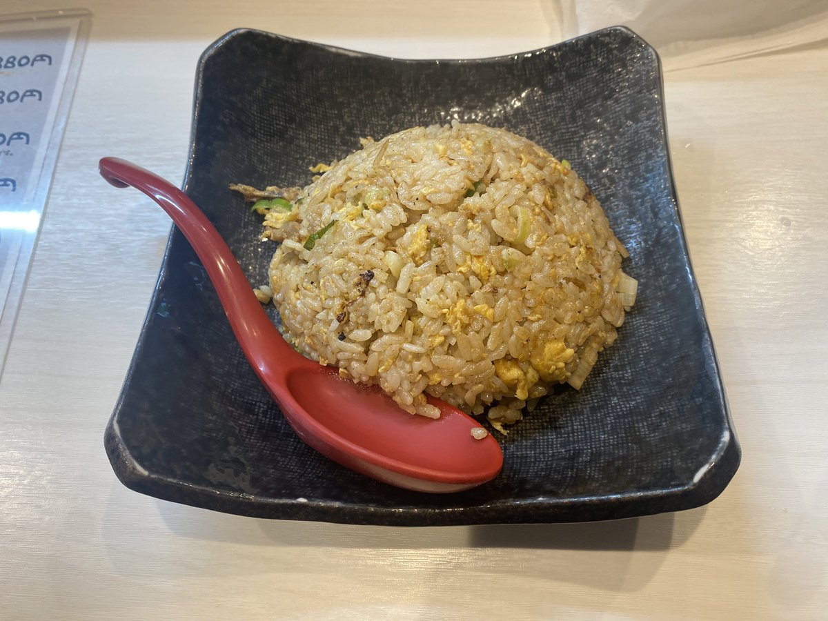 azrael_raphael's tweet photo. 日進市
濃厚豚骨 台湾まぜそば なつき
濃厚豚骨、半チャーハン、元味豚骨

駅前の深夜もやってる九州豚骨系🍜
チャーハン美味い、替え玉もできボリュームもある🤤
ふらっと寄ったけどめっけもんでした😊

#ラーメン
#なつき https://t.co/FSMSDup7OB