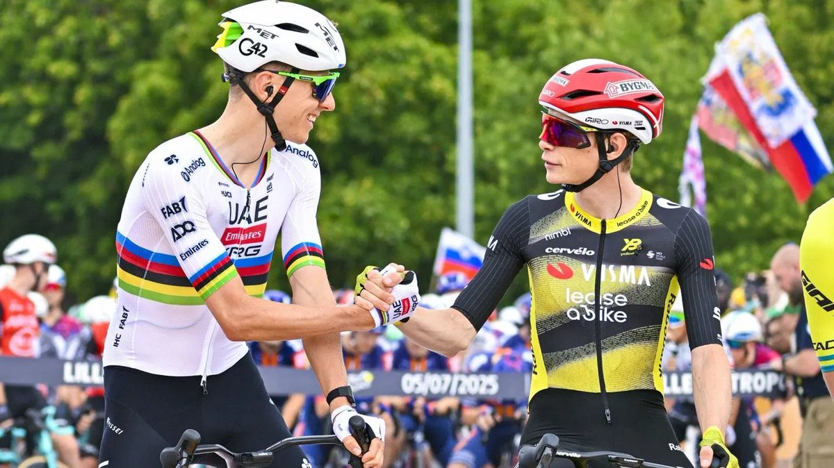 'Hectic day' - 🇸🇮 Pogacar and 🇩🇰 Vingegaard strike blow on 🇫🇷 #TDF2025 stage 1

📰: domestiquecycling.com/en/news/hectic…

📸: Cor Vos