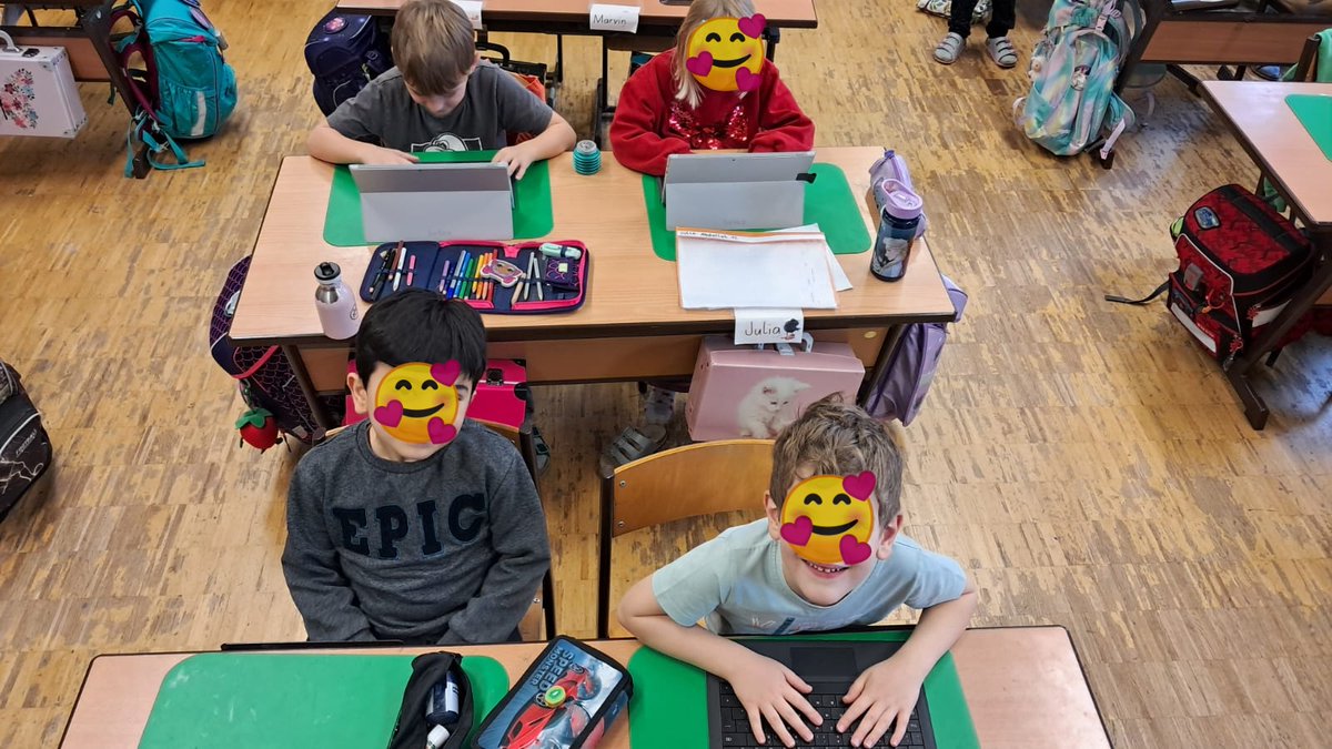 vor einiger Zeit konnten wir eine Schulklasse mit Microsoft Surface Tablets und einem Beamer ausstatten 
ich darf euch ausrichten, dass die Kinder eine Riesenfreude mit den Geräten haben und fleißig lernen.
so einfach gehts - helfen statt wegwerfen