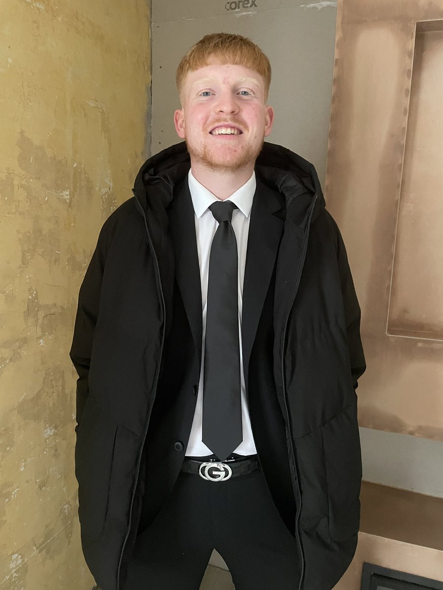 When you’ve tore your MCL and cannae play in the Harp tourney so go full BRodge, Gucci belt 
and all 🤣 ladies and gentlemen, the RCC manager 🤣🤣🤣