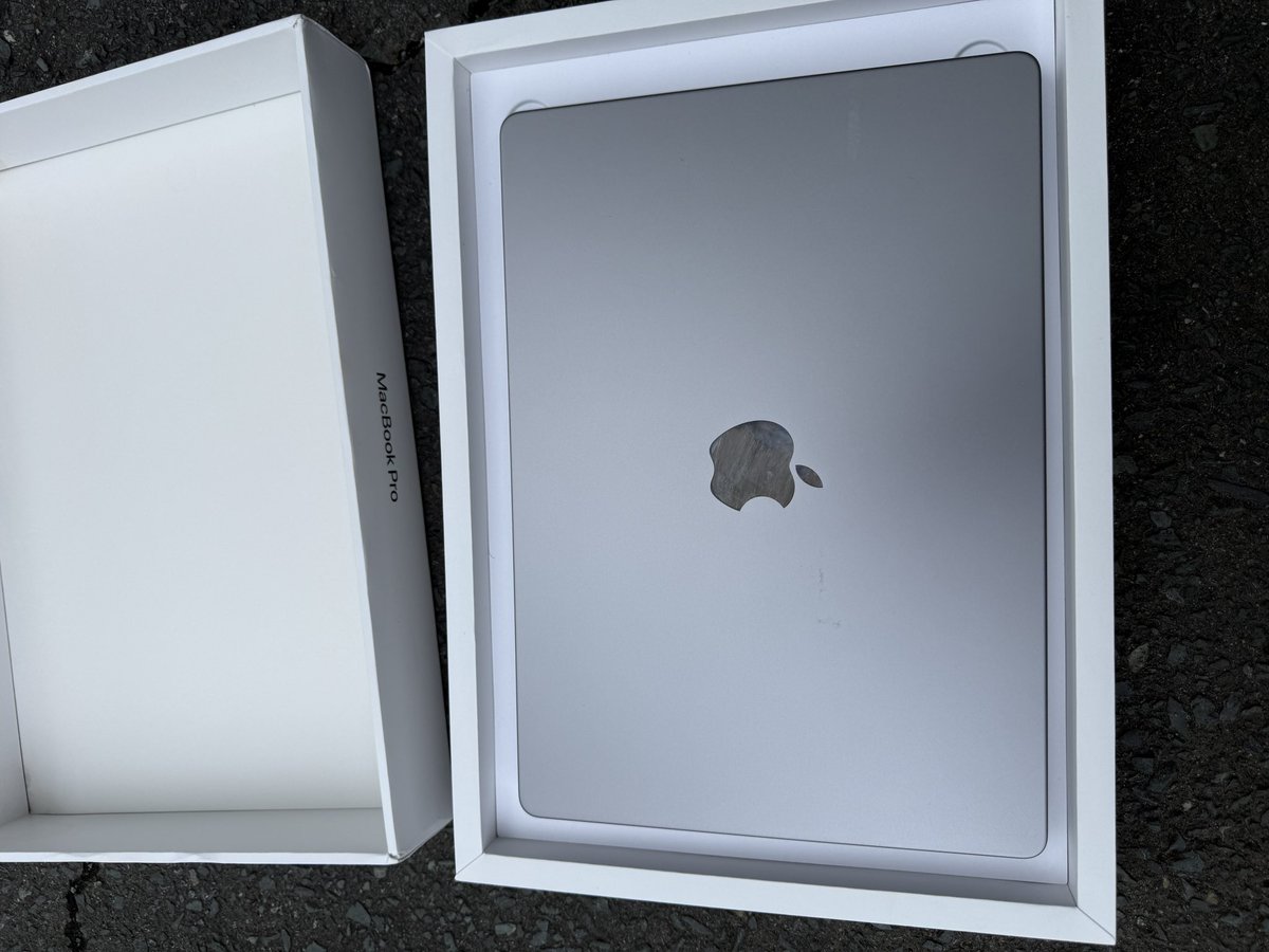 MacBook Pro M3 Late 2023 with 512GB SSD and 16GB RAM. BH100% 
Price 13,000ghc 

WhatsApp 233550341226