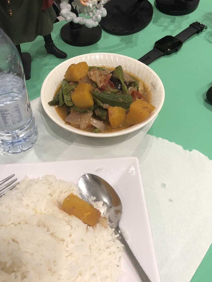 VinoyaRenz's tweet photo. Gulay gulay muna tayo ngayon, wag muna manok, magkaka’pakpak ka na nyan eh😂 https://t.co/PzT9dZauyn