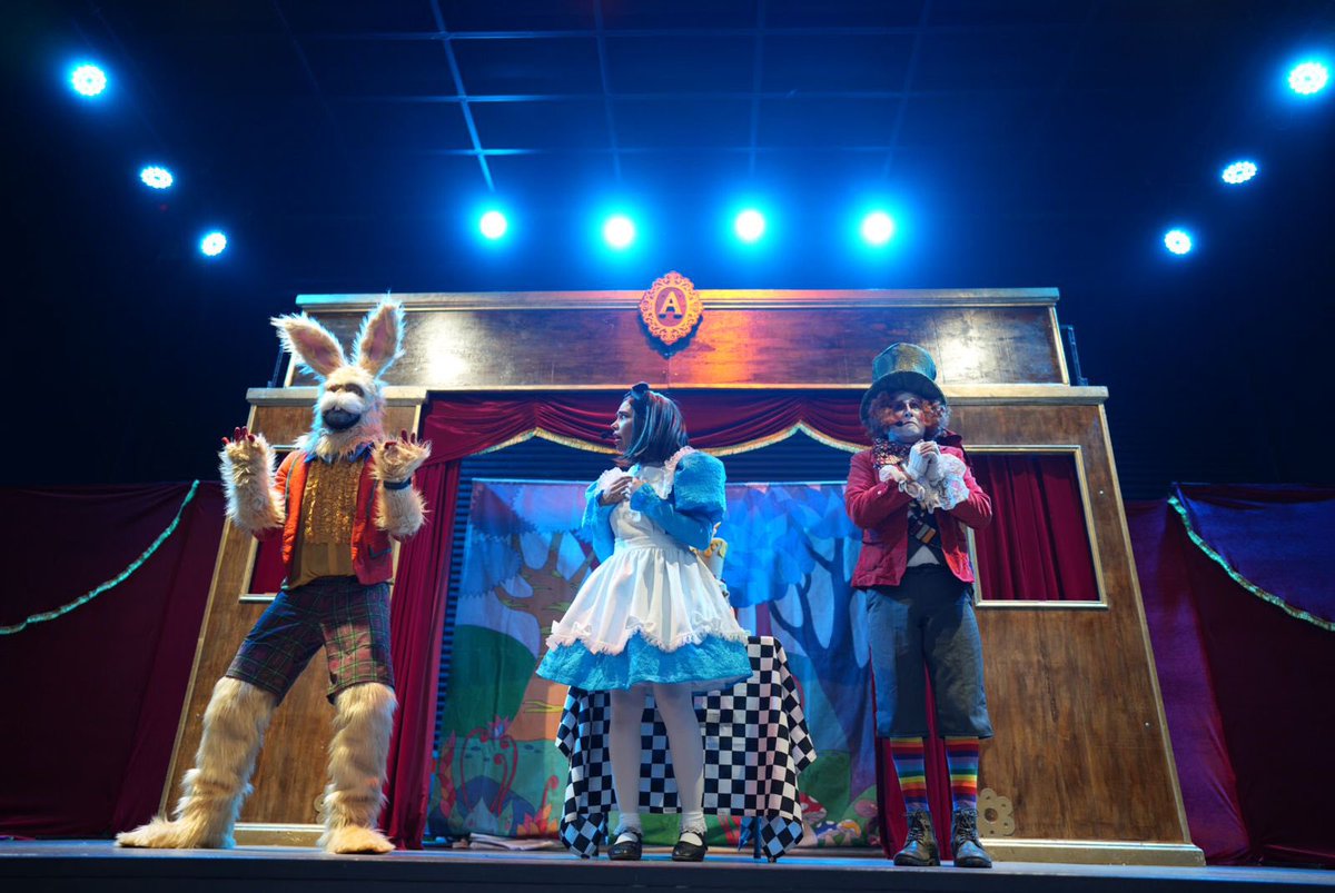 Cultura Provi (@culturaprovi) on Twitter photo #PROVIKIDS Cientos de vecinos de <a href="/Muni_provi/">Muniprovi</a> disfrutaron este sábado de la obra infantil del #Provikids “Alicia en el país de las maravillas” de la compañía <a href="/Teatroelatico/">Teatro el Atico</a> que presentamos en el <a href="/ClubProvidencia/">ClubProvidencia 🇨🇱</a> #PROVIKIDS Cientos de vecinos de <a href="/Muni_provi/">Muniprovi</a> disfrutaron este sábado de la obra infantil del #Provikids “Alicia en el país de las maravillas” de la compañía <a href="/Teatroelatico/">Teatro el Atico</a> que presentamos en el <a href="/ClubProvidencia/">ClubProvidencia 🇨🇱</a>
