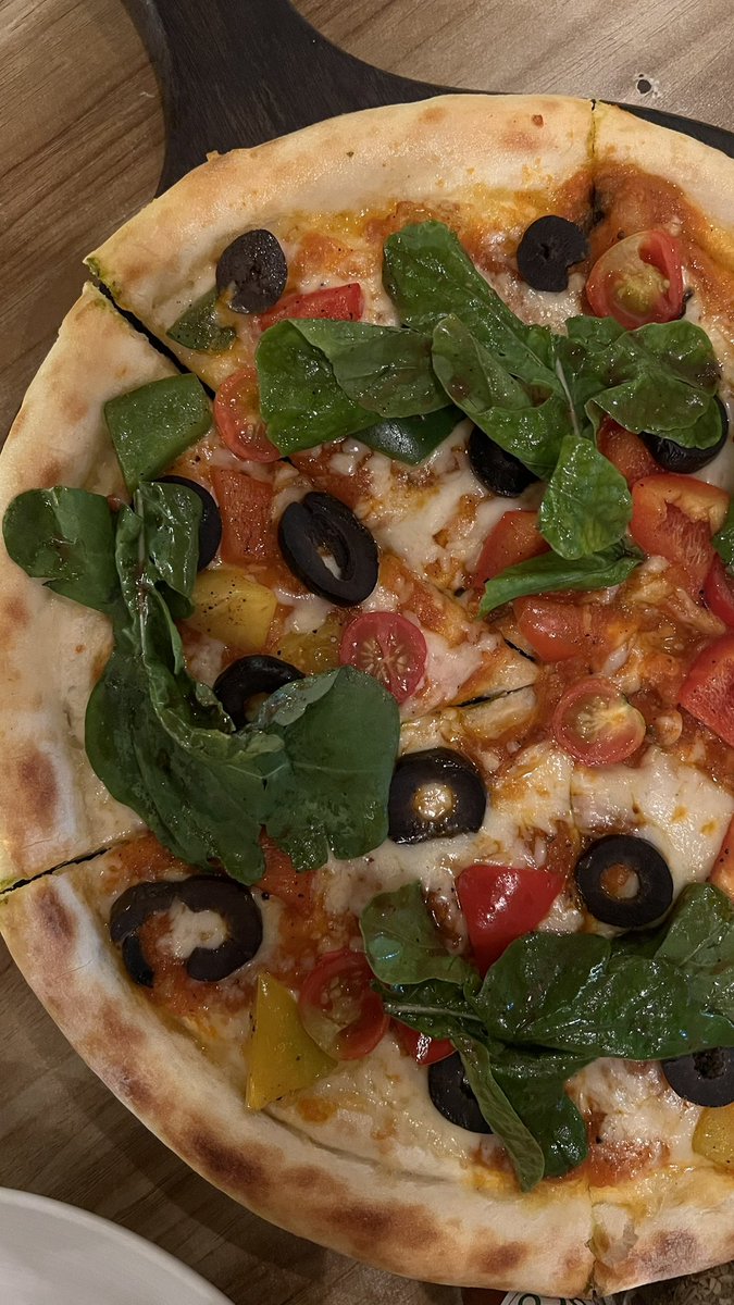 kirtitejas's tweet photo. When LO had a birthday party to attend, @tejasrisbud and I had a quiet #dinner at a quaint little #cafe. Good #food and ambience at #TheBluebopCafe. 

#pizza #dinnerscenes #SaturdayNight https://t.co/EkNfiRIoZw