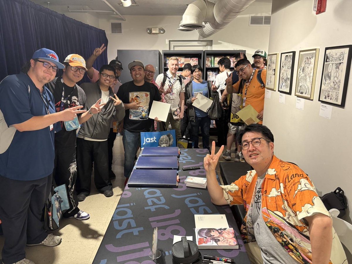 Shiwasu no Okina has really enjoyed meeting all of his fans!

It's not too late to meet him too! Stop by the YABAI Art Gallery on 120 Judge John Aiso Street and say hello to the legend himself.

He'll be around during the afternoon so come stop on by!
