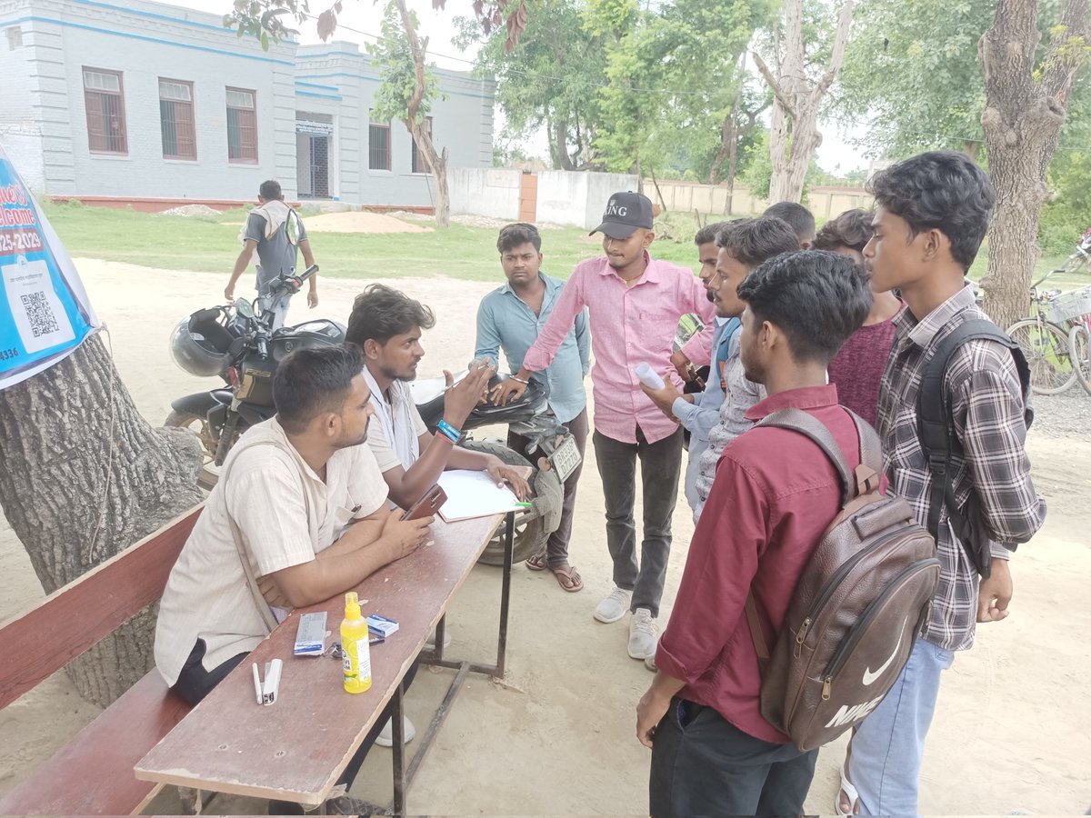 rajanvermansui's tweet image. आज @NsuiSamastipur द्वारा  Uma Pandey College Pusa,Samastipur में #Help_Desk लगाया है ।
#NSUI 
@varunchoudhary2 @kanhaiyakumar @Allavaru @NSUIBihar @SurajYadavNSUI @satyamkushinc @iShantanuSingh @bhu_maurya @iAmanRay2 @abhishek__nsui @chunnu_inc @rohitt_BHU
