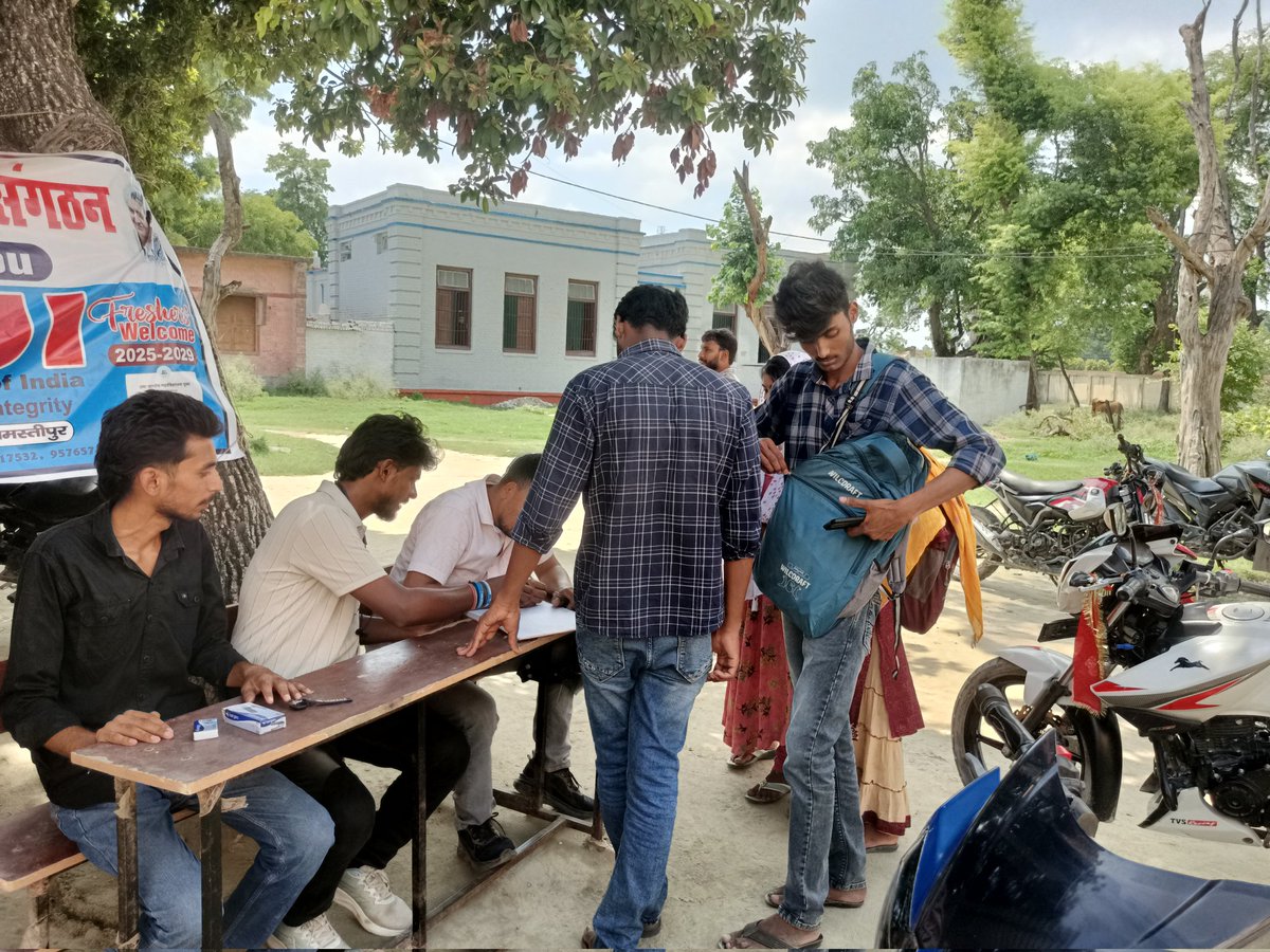 rajanvermansui's tweet image. आज @NsuiSamastipur द्वारा  Uma Pandey College Pusa,Samastipur में #Help_Desk लगाया है ।
#NSUI 
@varunchoudhary2 @kanhaiyakumar @Allavaru @NSUIBihar @SurajYadavNSUI @satyamkushinc @iShantanuSingh @bhu_maurya @iAmanRay2 @abhishek__nsui @chunnu_inc @rohitt_BHU
