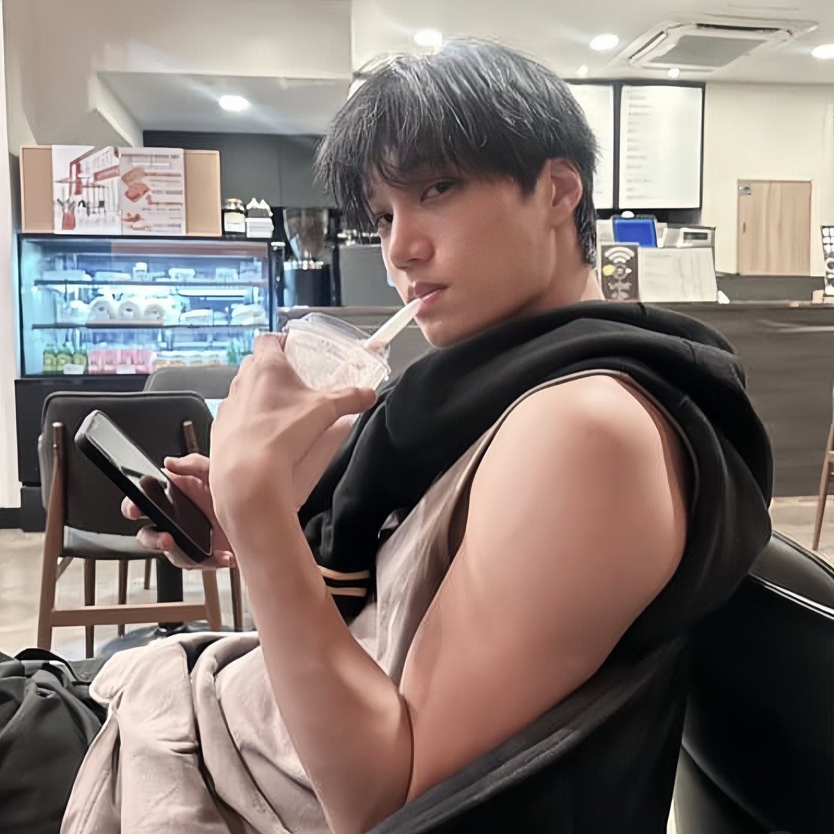 zdkl_lz1's tweet image. —𝐗𝐲𝐥𝐞—

Soft voice, sharp eyes, a mystery          wrapped in silk and smirks. A lad full of  charm, chaos, and countless secrets tucked behind quiet glances.

•Switch Vers
•Fil/Eng 
•Dms Open for Plots/Interaction  
•♡ &amp;amp; ↻ to be mutuals.