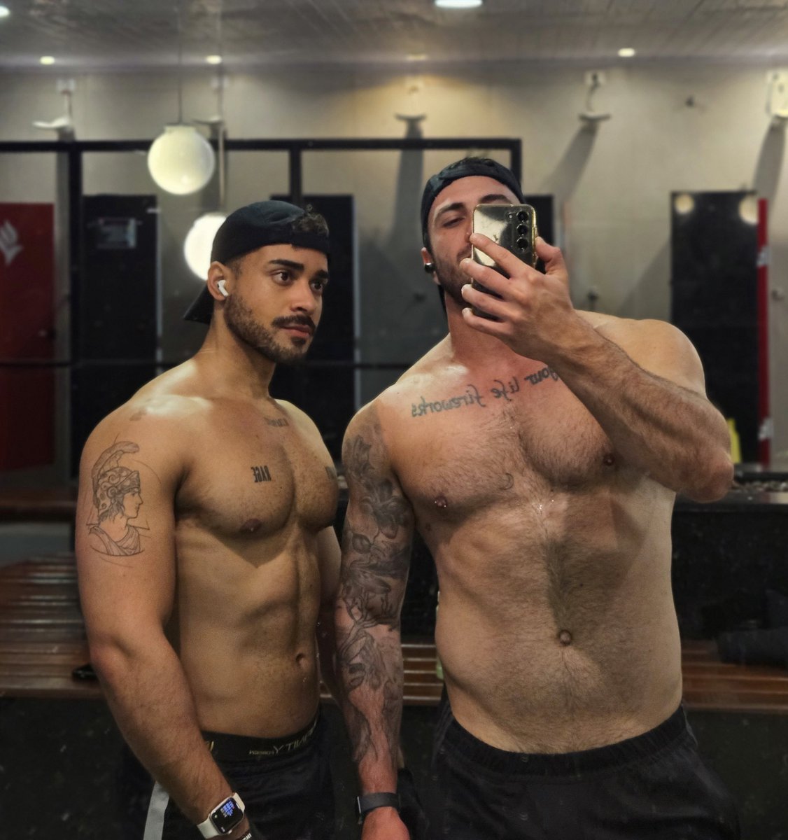Eu e meu namorado estávamos te olhando e ficamos apavorados com a sua vibe