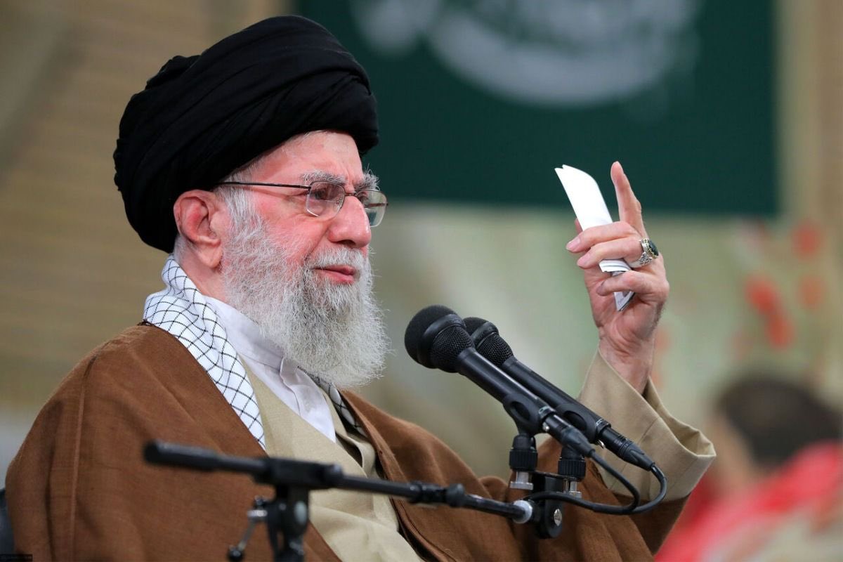 zaheedii's tweet image. آقا به کمینگاه رفته اند، نه پناهگاه.
جنگ ادامه دارد.
#لبيك_يا_خامنه_ای