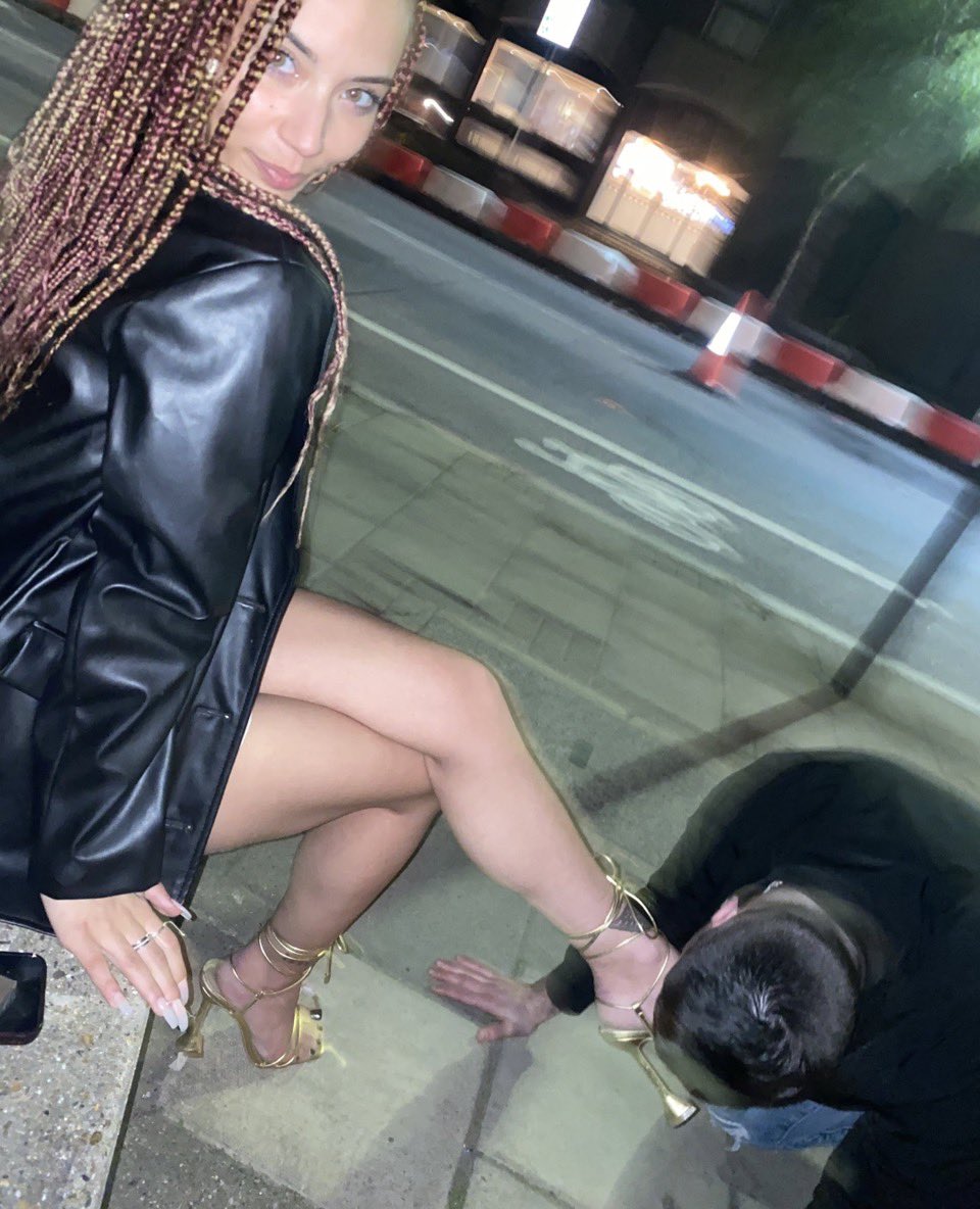 The only photo u can take with your Queen 🖤