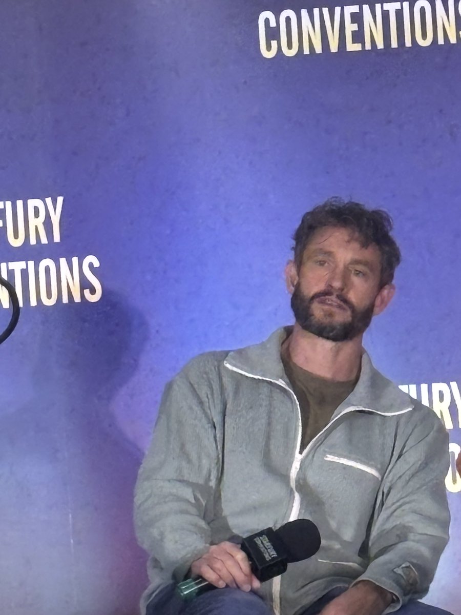 Hugh Dancy at his panel at #RDC7