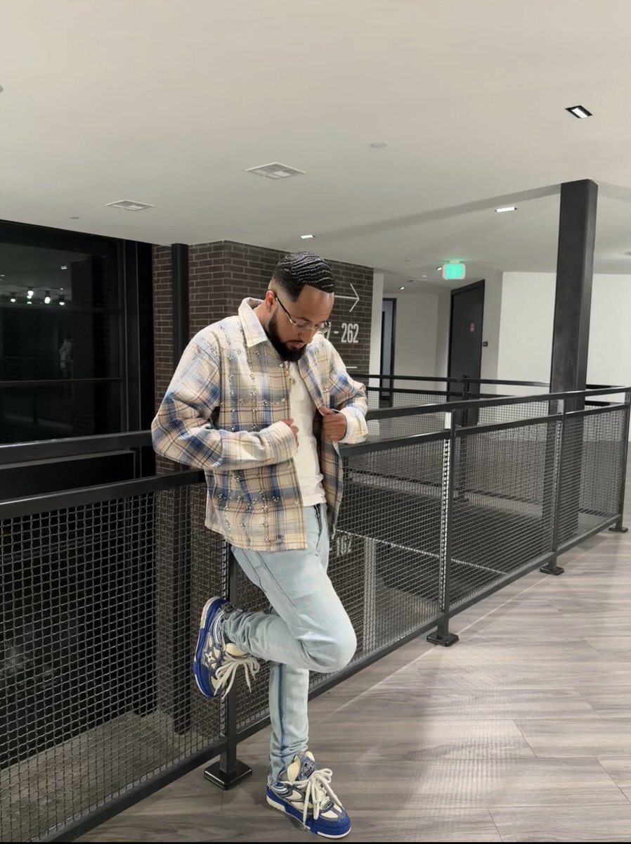Alveaux_'s tweet photo. 1 of 1 you niggas can’t clone me 🦠

🅿️

Year 27 HAPPY 🅿️ DAY https://t.co/sU7ZhFuqei