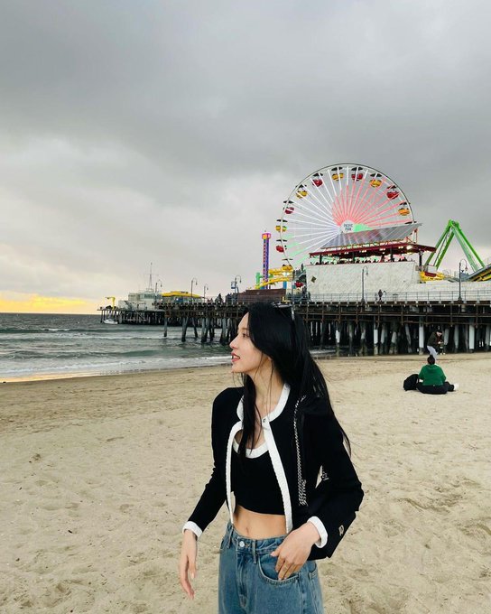 *HM* ({}) tweet media