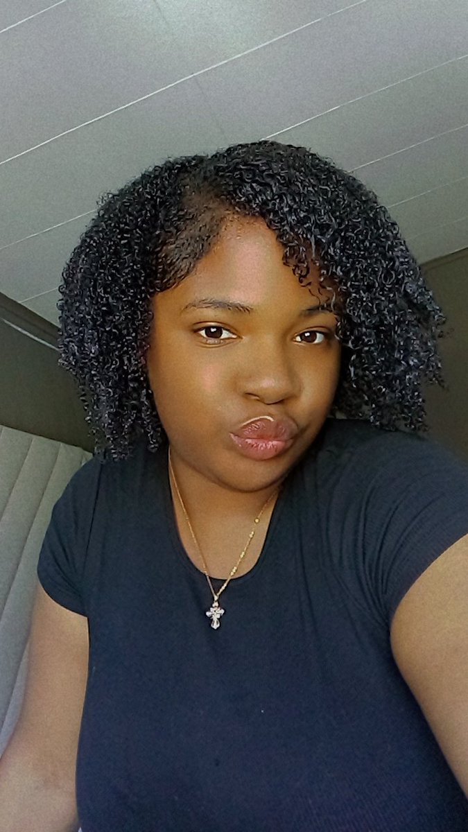 kaaayymulaaaa's tweet photo. my hairrr 😍😍 all natural. https://t.co/bGRgZpsXM3