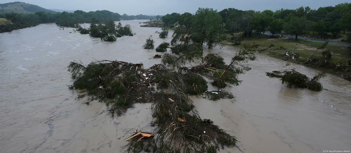 Autoridades estadounidenses anunciaron que las inundaciones en Texas dejaron al menos 25 muertos y varias niñas desaparecidas en un campamento de verano. 

#5Jul