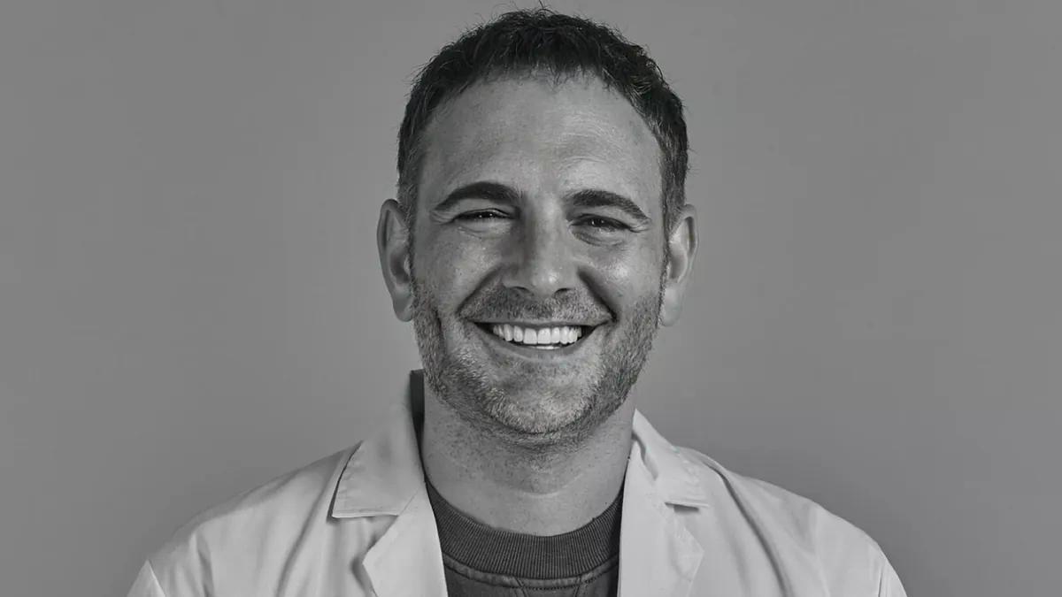Carlos Morales, dermatólogo: "La ducha perfecta no debe durar más de 10 minutos y con agua templada para no eliminar los lípidos de la piel" ebx.sh/8UbqkQ