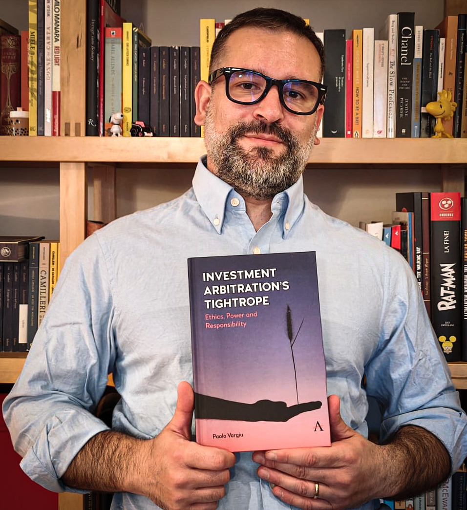 Anthem Press (@anthempress) on Twitter photo Delighted to see ‘Paolo Vargiu’ with his book ‘Investment Arbitration’s Tightrope: Ethics, Power and Responsibility’. Get your copy here ➡️tinyurl.com/454ranpk #InternationalInvestmentLaw #ArbitrationLaw #photo #Anthempress #RuleOfLaw #PaoloVarigu <a href="/uniofleicester/">University of Leicester</a> #books Delighted to see ‘Paolo Vargiu’ with his book ‘Investment Arbitration’s Tightrope: Ethics, Power and Responsibility’. Get your copy here ➡️tinyurl.com/454ranpk #InternationalInvestmentLaw #ArbitrationLaw #photo #Anthempress #RuleOfLaw #PaoloVarigu <a href="/uniofleicester/">University of Leicester</a> #books