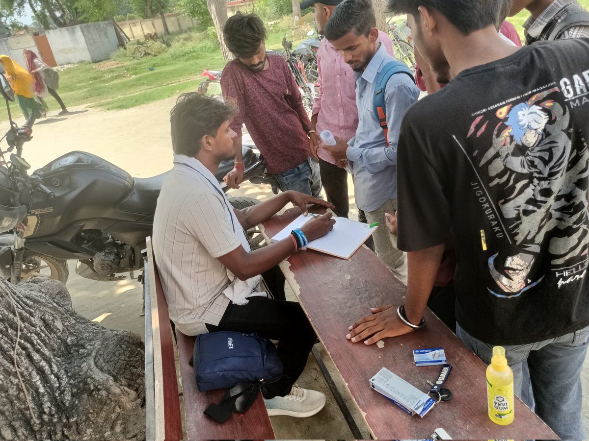 rajanvermansui's tweet image. समस्तीपुर @nsui हर साल के तरह इस साल भी जिले के विभिन्न काॅलेज मे हेल्प डेस्क लगा रही है उसी क्रम में उमा पाण्डेय महाविद्यालय पुसा समस्तीपुर में नये सत्र 2025-29 में नामांकन में छात्रों की समस्या को लेकर  #Help_Desk लगाया है ।
@kanhaiyakumar @Allavaru @varunchoudhary2 @NSUIBihar