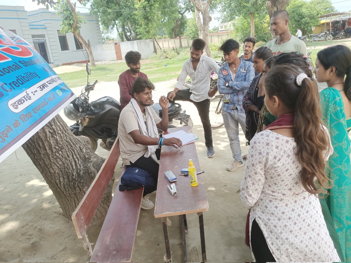 rajanvermansui's tweet image. समस्तीपुर @nsui हर साल के तरह इस साल भी जिले के विभिन्न काॅलेज मे हेल्प डेस्क लगा रही है उसी क्रम में उमा पाण्डेय महाविद्यालय पुसा समस्तीपुर में नये सत्र 2025-29 में नामांकन में छात्रों की समस्या को लेकर  #Help_Desk लगाया है ।
@kanhaiyakumar @Allavaru @varunchoudhary2 @NSUIBihar