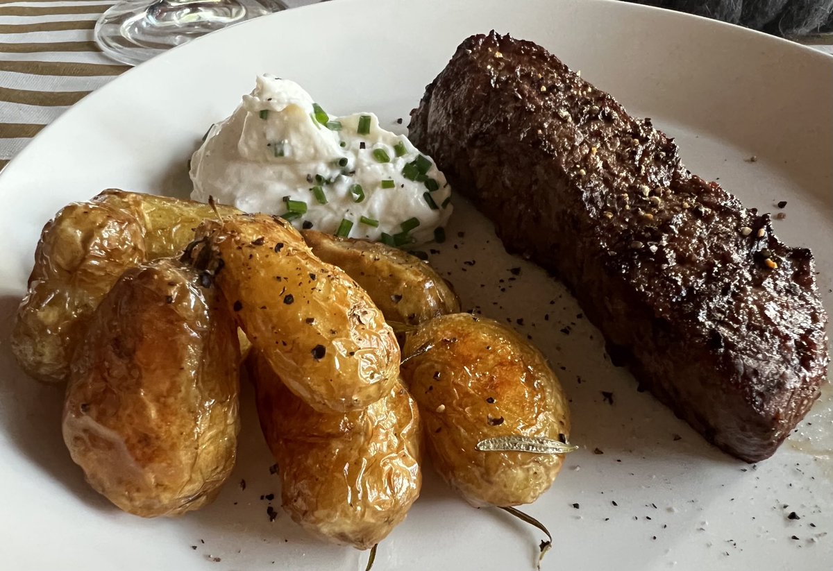 Uunissa paahdettuja Annabellejä, fetavaahtoa ja ulkofilettä. #kotiruokaa