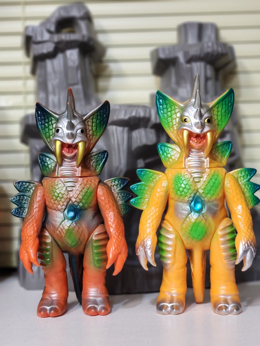 そんなこんなで 墓場の画廊さんの再版 流星人間ゾーンのソフビ 恐獣6