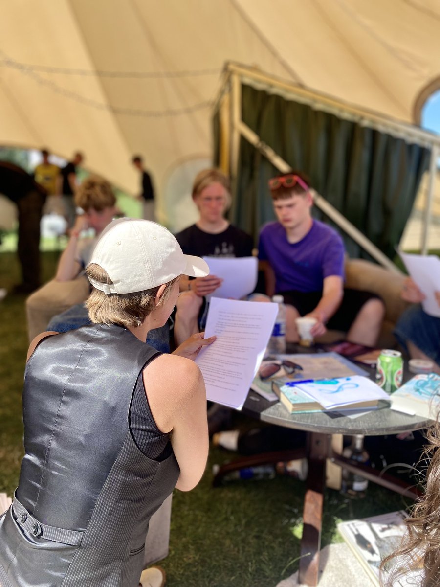 clauersen's tweet image. Roskilde Libraries making shared reading sessions at this years Roskilde Festival 📚✨ Huge succes 🧡 #librarylife #librarylove