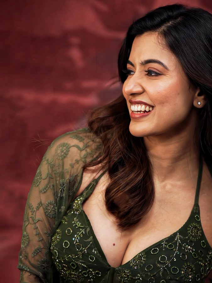 GvHJDUUW0AAWSC_?format=jpg&name=900x900