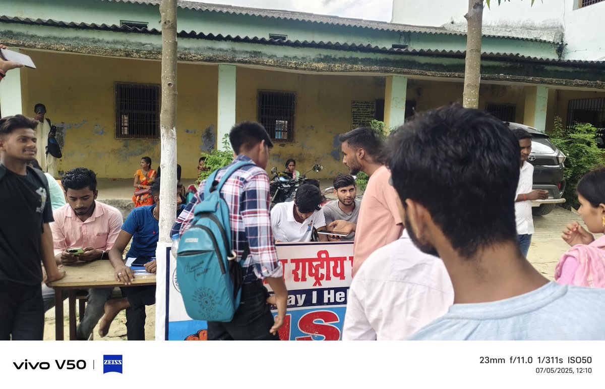 rajanvermansui's tweet image. @NsuiSamastipur द्वारा D.B.KN काॅलेज विभूतिपुर समस्तीपुर में #Help_Desk लगाया गया ।
विभिन्न काॅलेज में नये सत्र 25-29 में छात्र सहायता के लिए हेल्प डेस्क का आयोजन किया जा रहा है
@varunchoudhary2 @kanhaiyakumar @Allavaru @satyamkushinc @SurajYadavNSUI @NSUIBihar