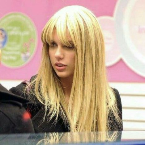 she was giving blonde jenny schecter