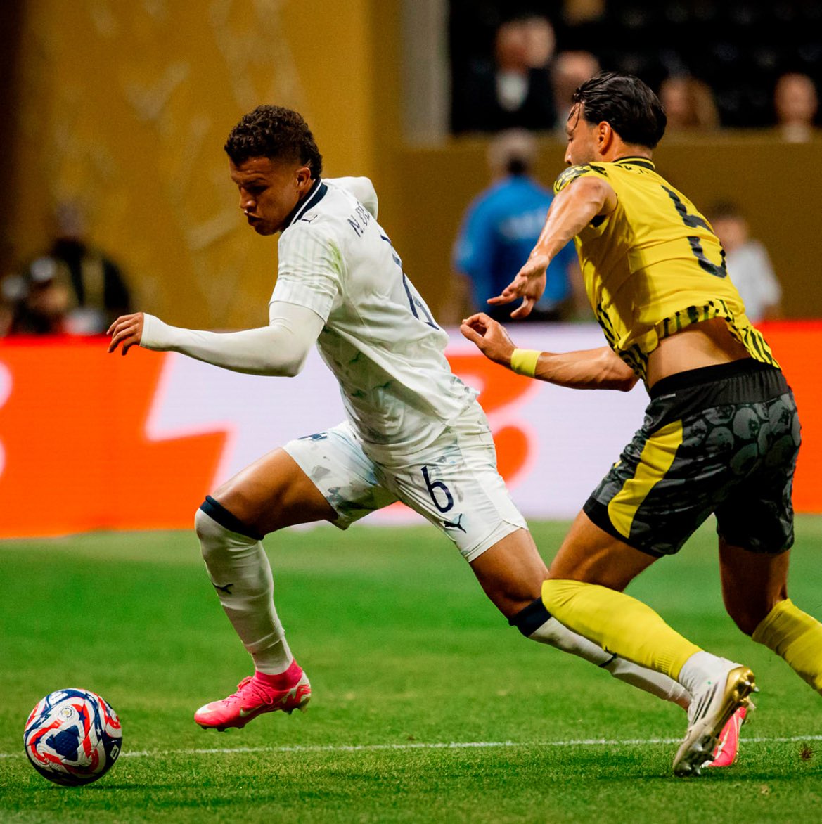 Si un club europeo llega y pone 20 MDD por Nelson Deossa, independientemente de lo que sea…

¿Ustedes dejarían que se vaya YA? 👀