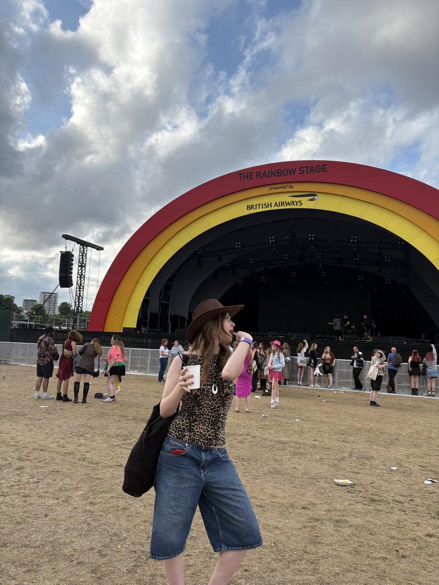 dv on the rainbow stage next year plz !