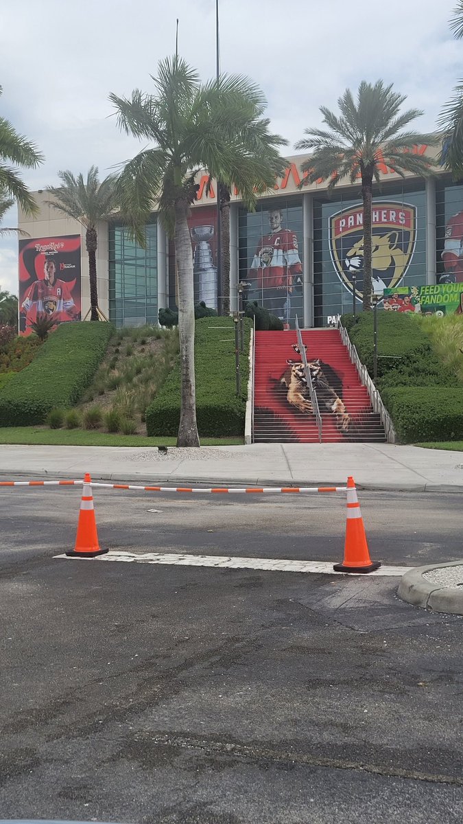 Ron_Ref's tweet image. Unfortunately I was held hostage and forced to visit the stadium..ouch