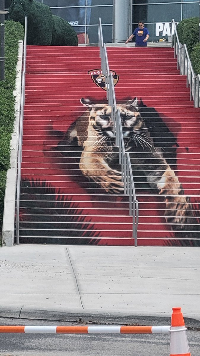 Ron_Ref's tweet image. Unfortunately I was held hostage and forced to visit the stadium..ouch