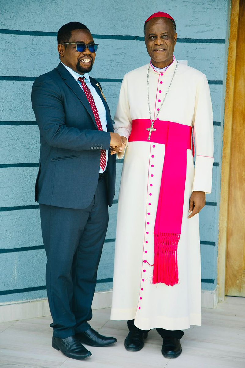 OlengurumwaO's tweet photo. With Bishop Henry Mchamungu

Auxiliary Bishop of Dar-es-Salaam, Tanzania( Askofu Mkuu Msaidiizi Jimbo kuu la Dar es Salaam Roman Catholic. 

Kanisa la Mungu, Kanisa la Watu na kanisa linalojali haki za Watanzania - Asante kwa huduma yako leo Parokiani kwetu https://t.co/8dgcGRki1C