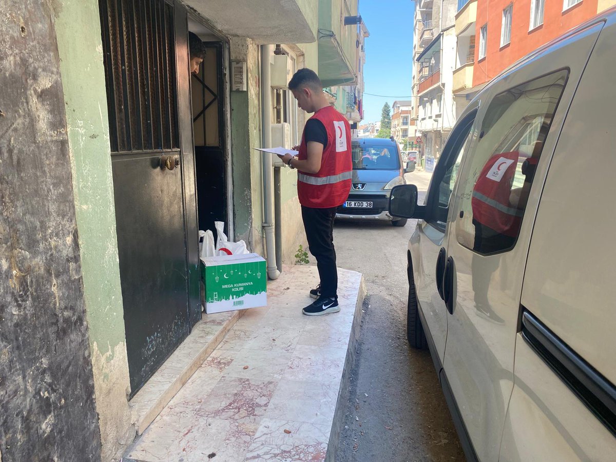 🌙
7 ekibimizle birlikte  ihtiyaç sahibi ailelerin tespiti için sosyal inceleme yapıldı ve Gıda dağıtımı gerçekleştirildi.
Gençlerimize, hayırseverlerimize ve tüm gönüllülerimize teşekkür ederiz.

#Daimahazir🇹🇷