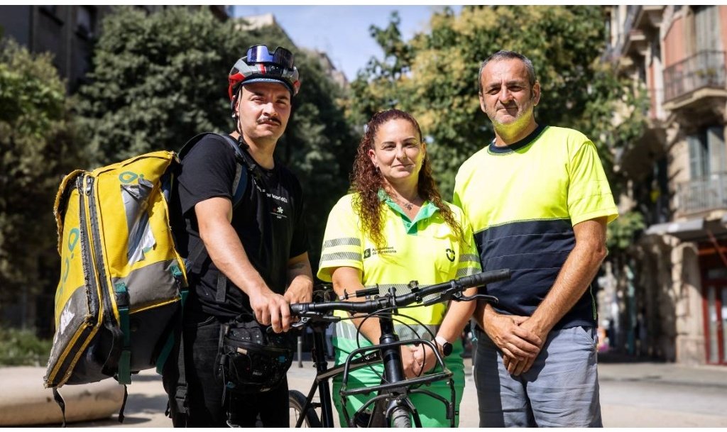 Laure Vega (@laurevega) on Twitter photo "Sembla que estiguem demanant barbaritats, pel que costa, i són simples mesures d'humanitat".
Entrevista a tres treballadors que estan patint l'onada de calor per <a href="/davidcobo_/">David Cobo</a> a <a href="/naciodigital/">NacióDigital</a>. "Sembla que estiguem demanant barbaritats, pel que costa, i són simples mesures d'humanitat".
Entrevista a tres treballadors que estan patint l'onada de calor per <a href="/davidcobo_/">David Cobo</a> a <a href="/naciodigital/">NacióDigital</a>.