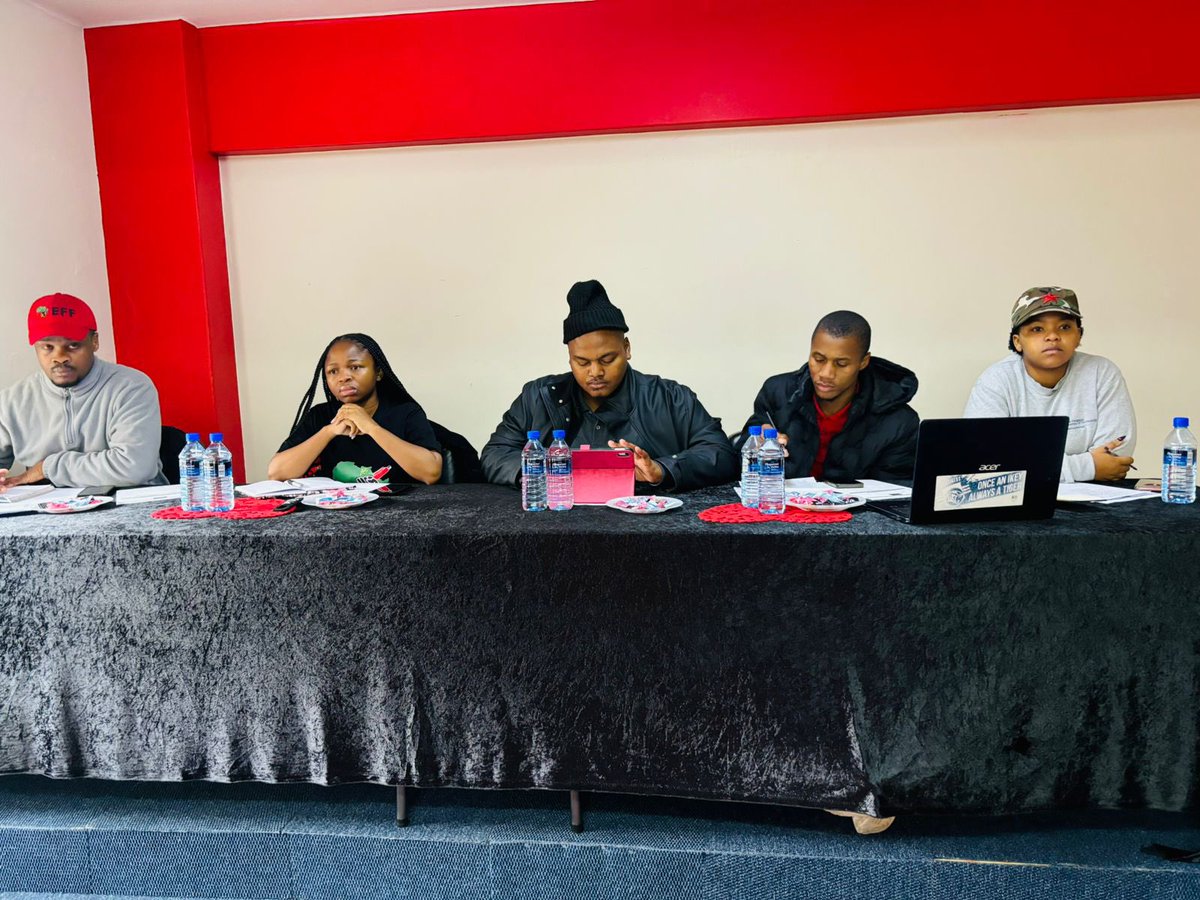 EFFYouthCommand's tweet image. ♦️In Pictures♦️
The EFF Youth Command National Convener, Commissar @SihleLonzi, and the National Coordinator @NalediChirwa, presiding over the Western Cape Provincial Youth Interim Leadership Core (PYILC) Reporting Meeting.